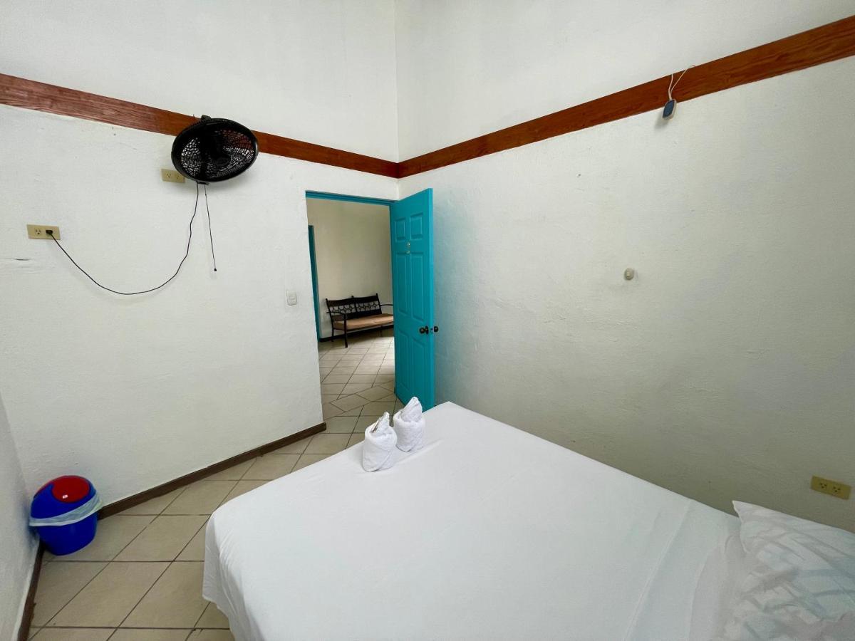 Hostal Inn 2 Flores Ngoại thất bức ảnh