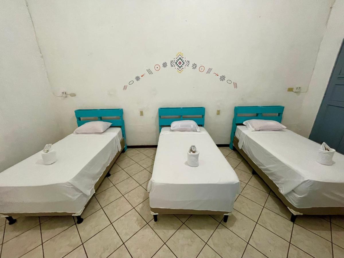 Hostal Inn 2 Flores Ngoại thất bức ảnh