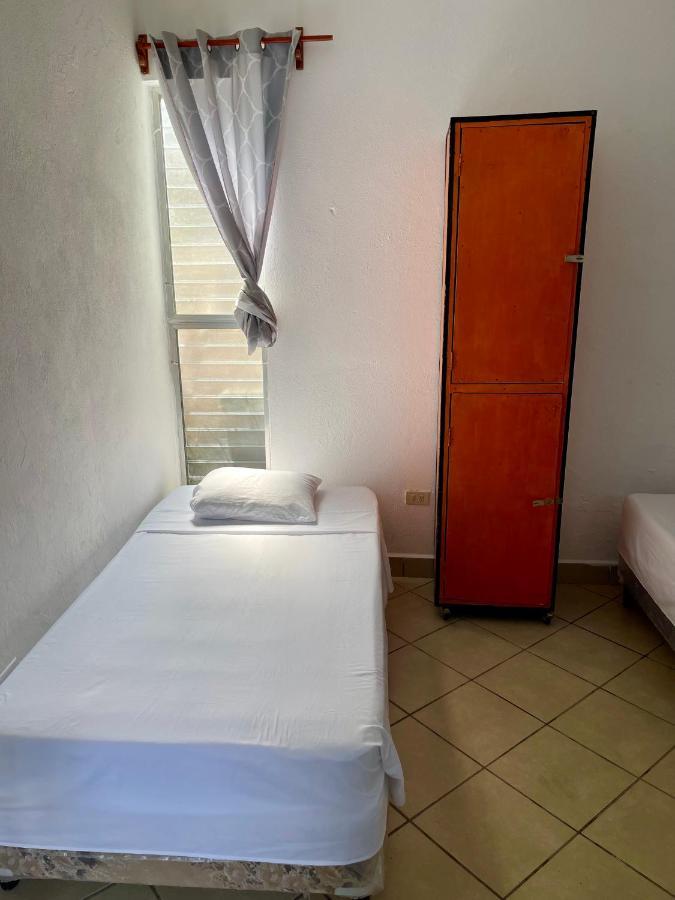 Hostal Inn 2 Flores Ngoại thất bức ảnh